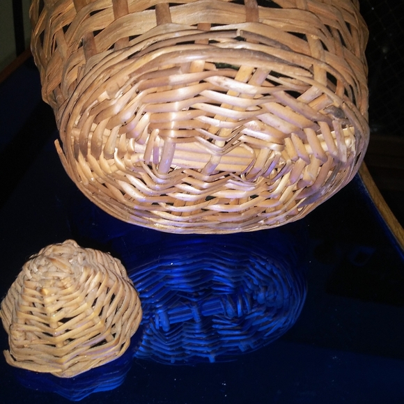 Antique WICKER COVERED BOTTLE - Picture 5 of 5